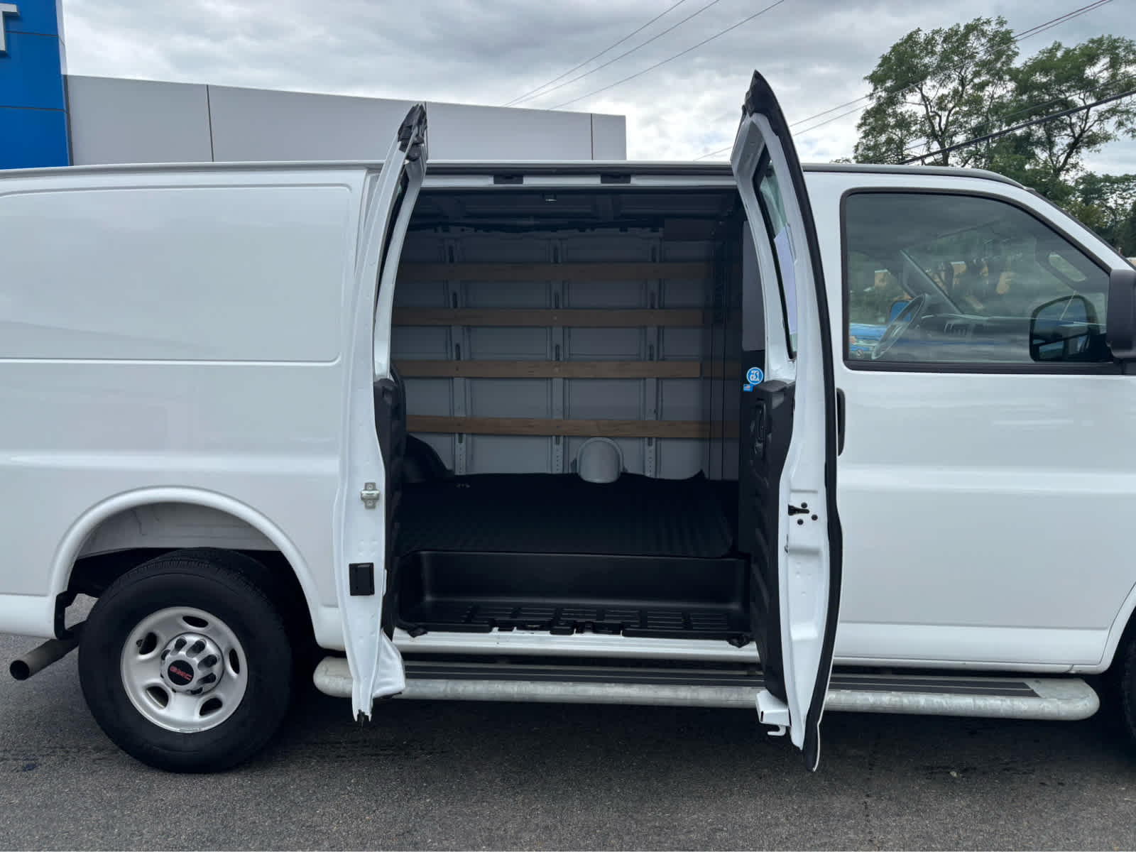 2025 GMC Savana Cargo Base