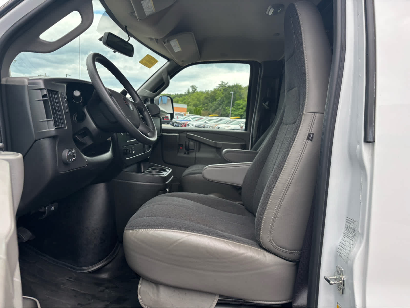 2025 GMC Savana Cargo Base