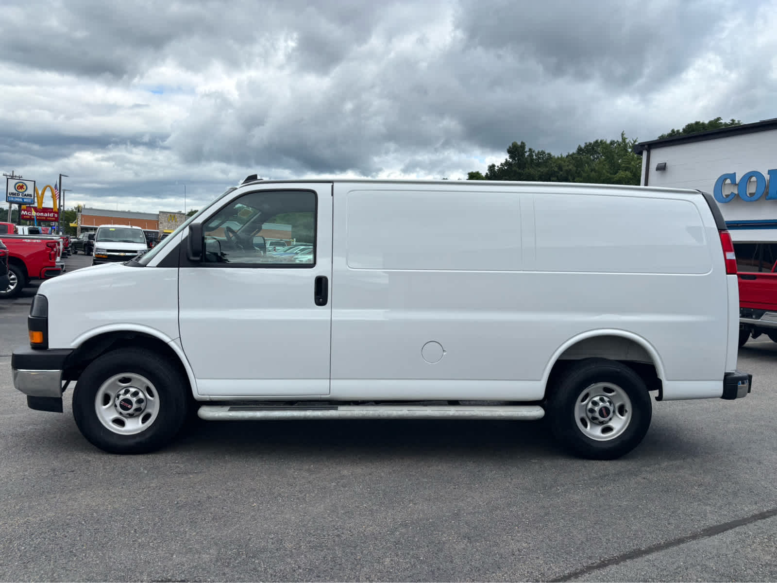 2025 GMC Savana Cargo Base