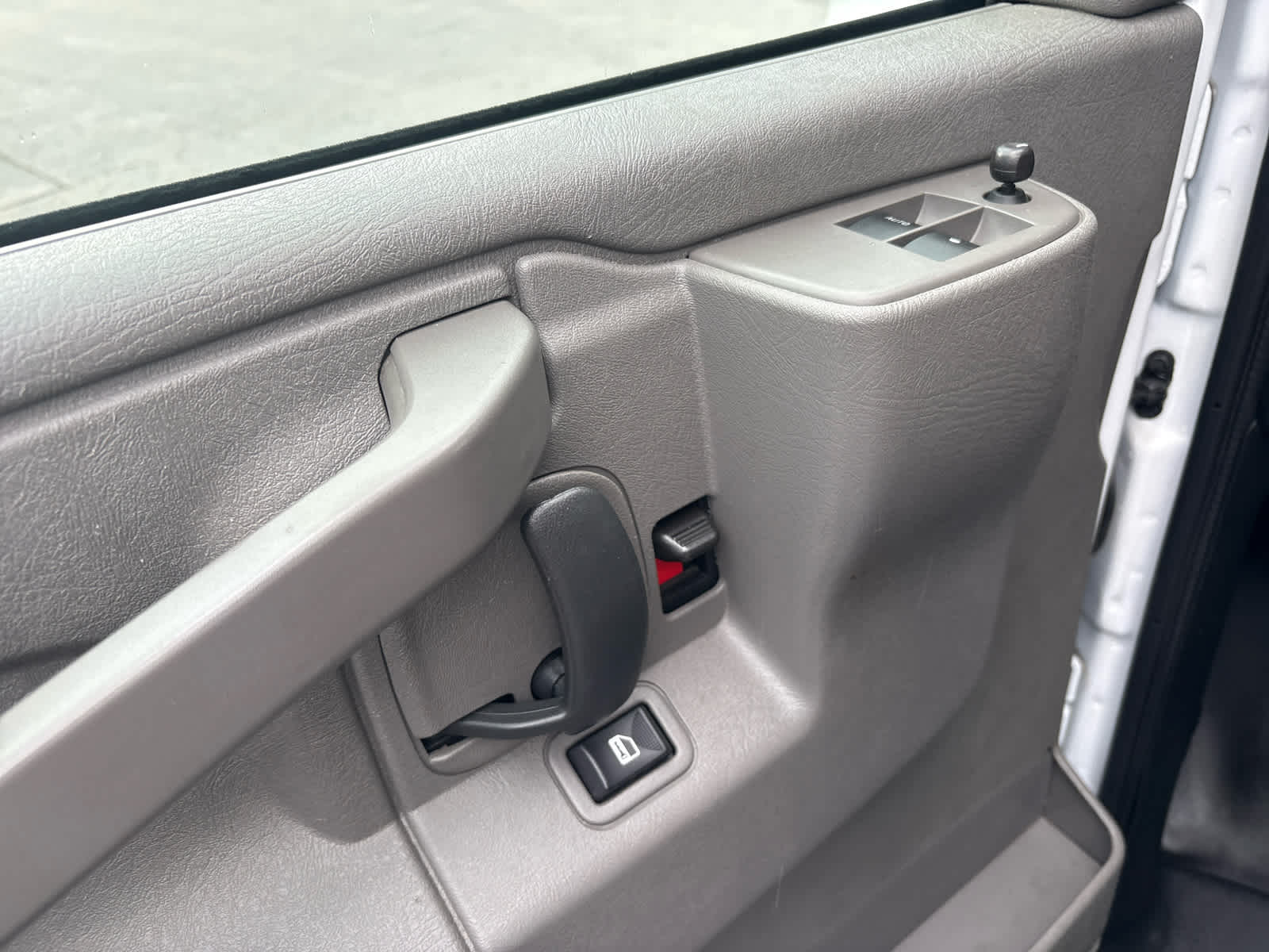 2025 GMC Savana Cargo Base
