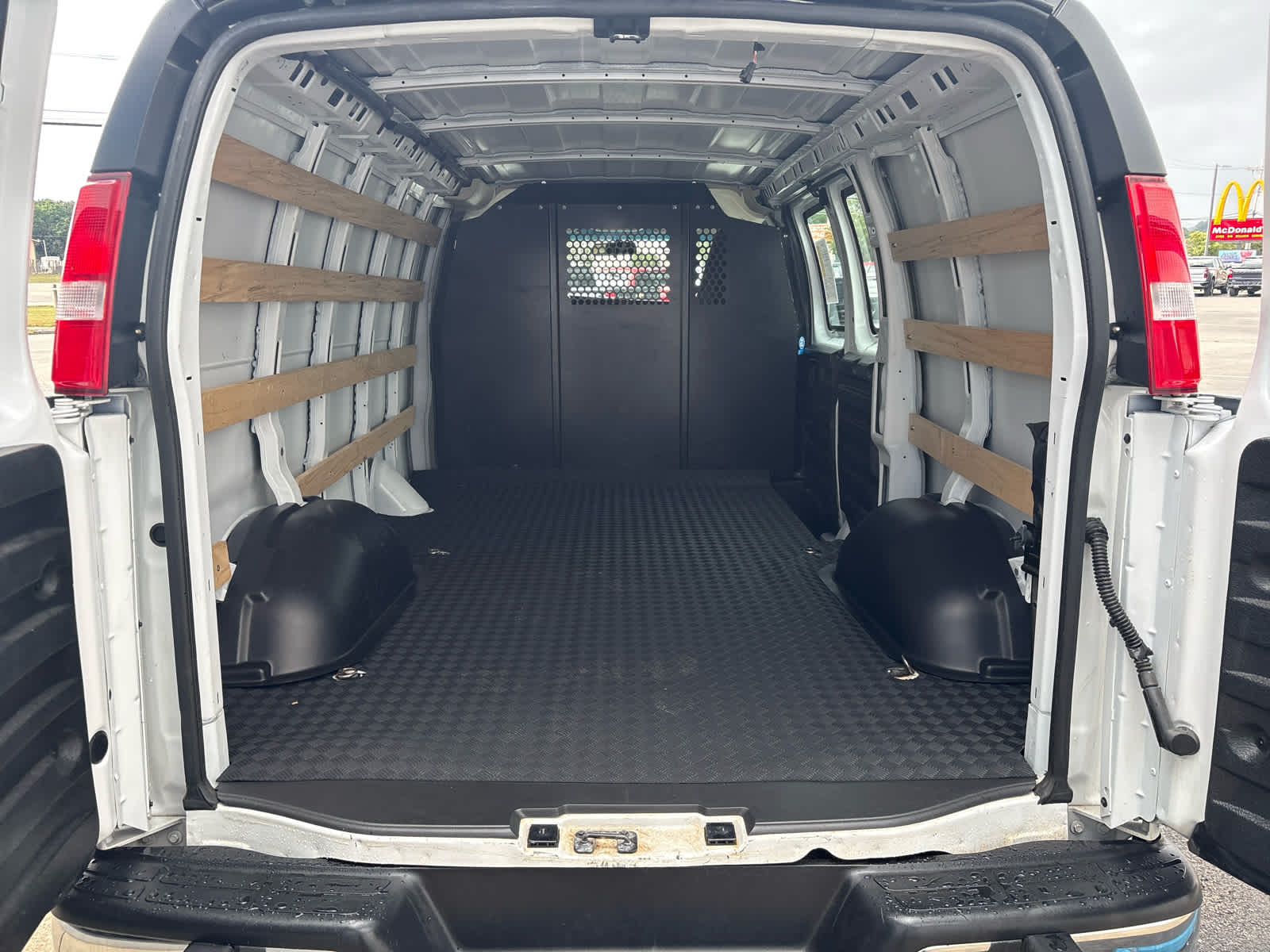 2025 GMC Savana Cargo Base