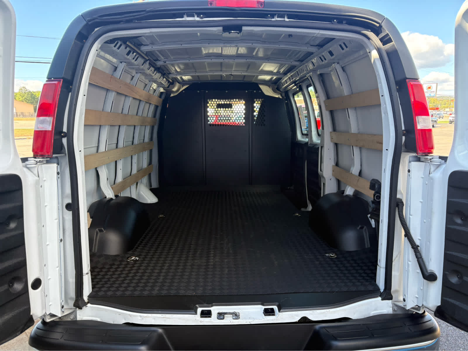 2025 GMC Savana Cargo Base