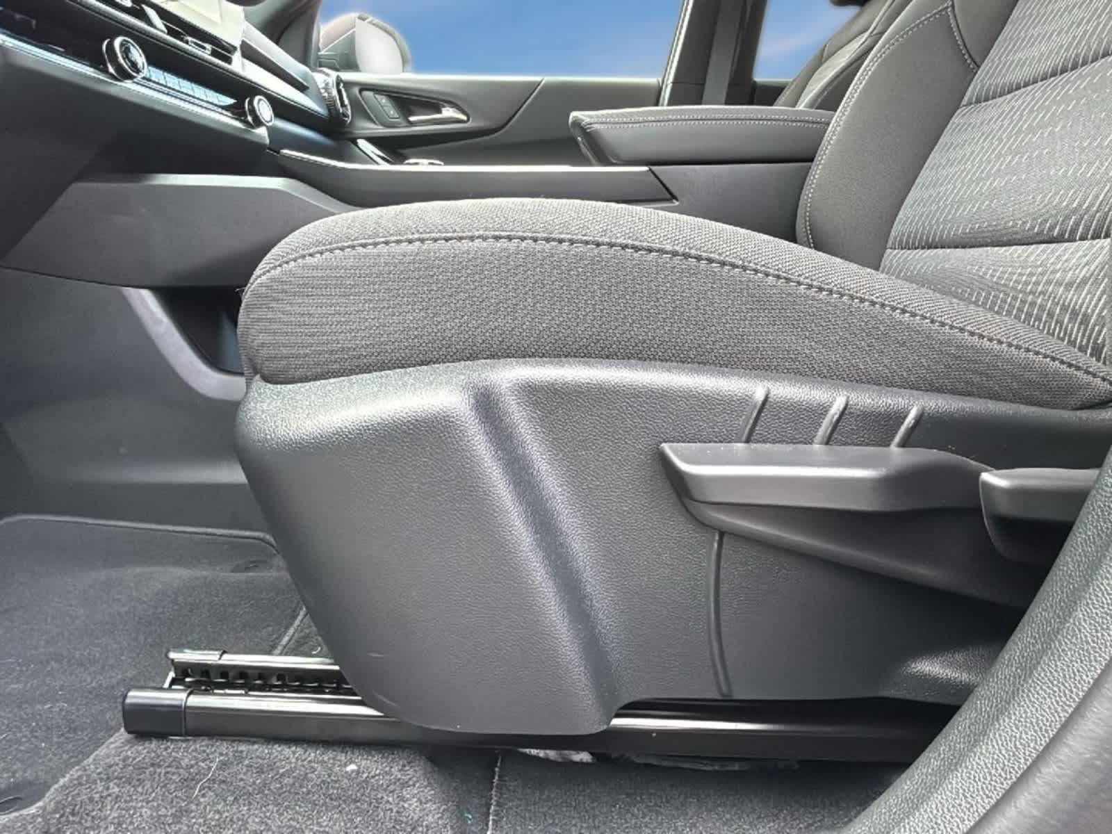 2027 Chevrolet Equinox LT - Photo 22