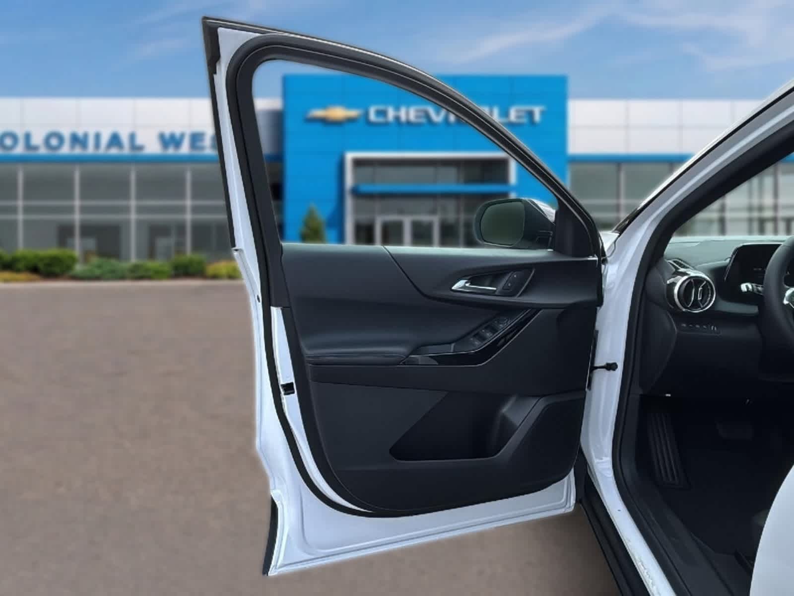 2027 Chevrolet Equinox LT - Photo 24