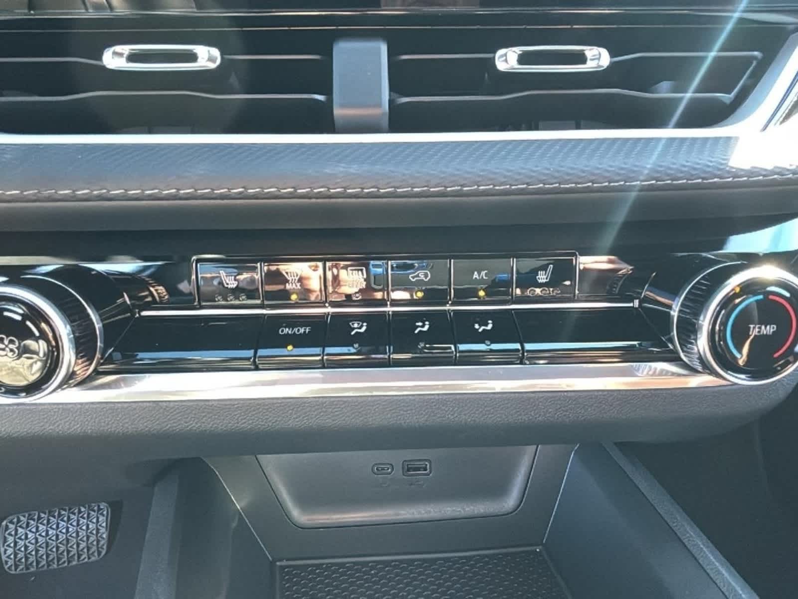 2027 Chevrolet Equinox LT - Photo 19