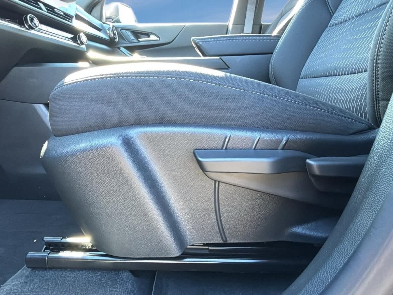 2027 Chevrolet Equinox LT - Photo 22