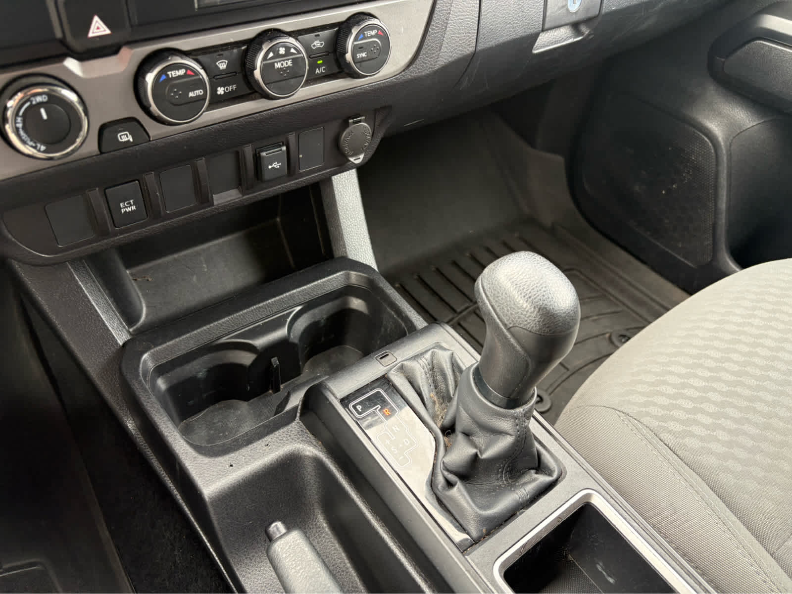 2022 Toyota Tacoma 4WD SR