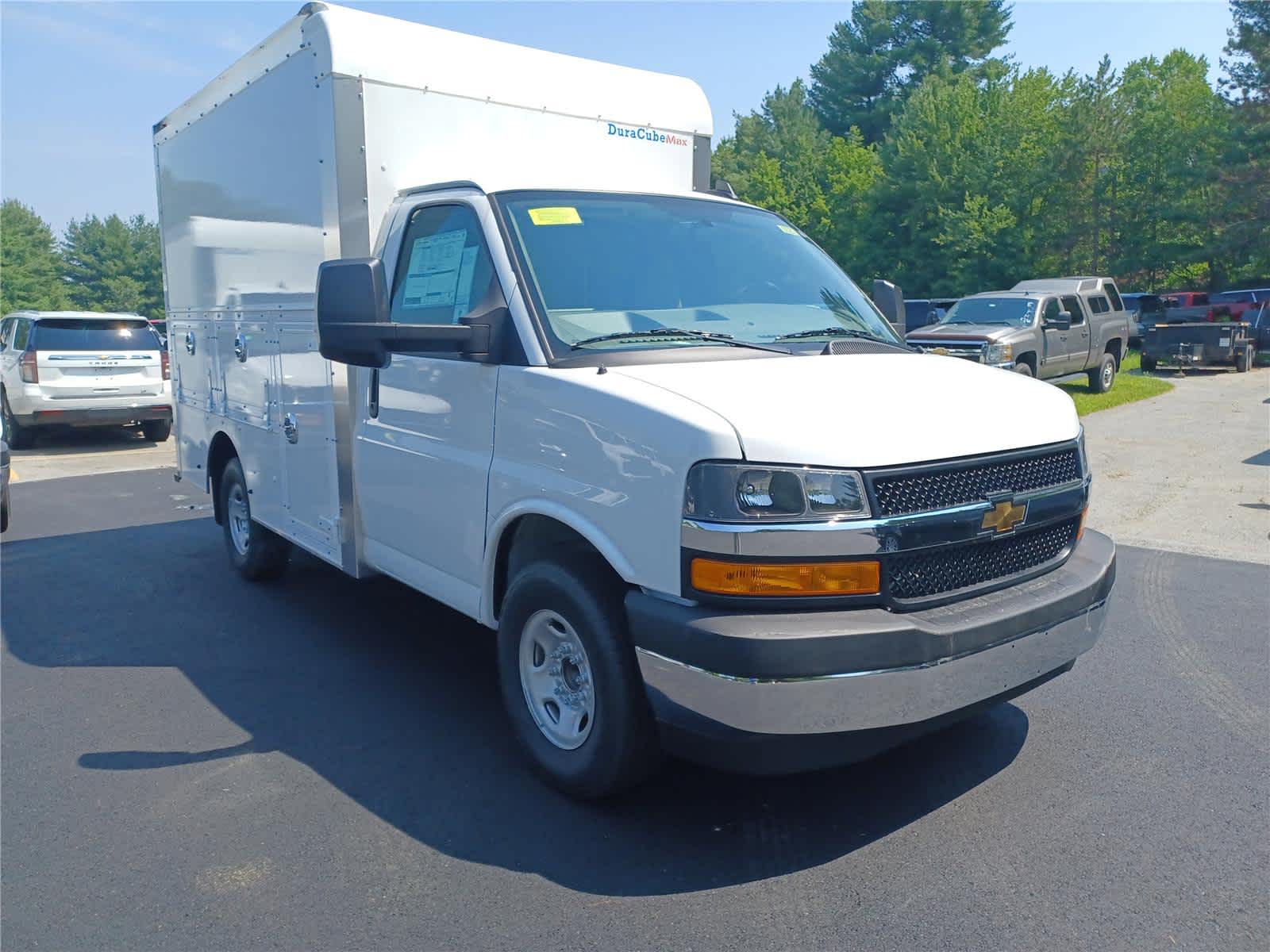 2025 Chevrolet Express Cutaway 3500 1WT