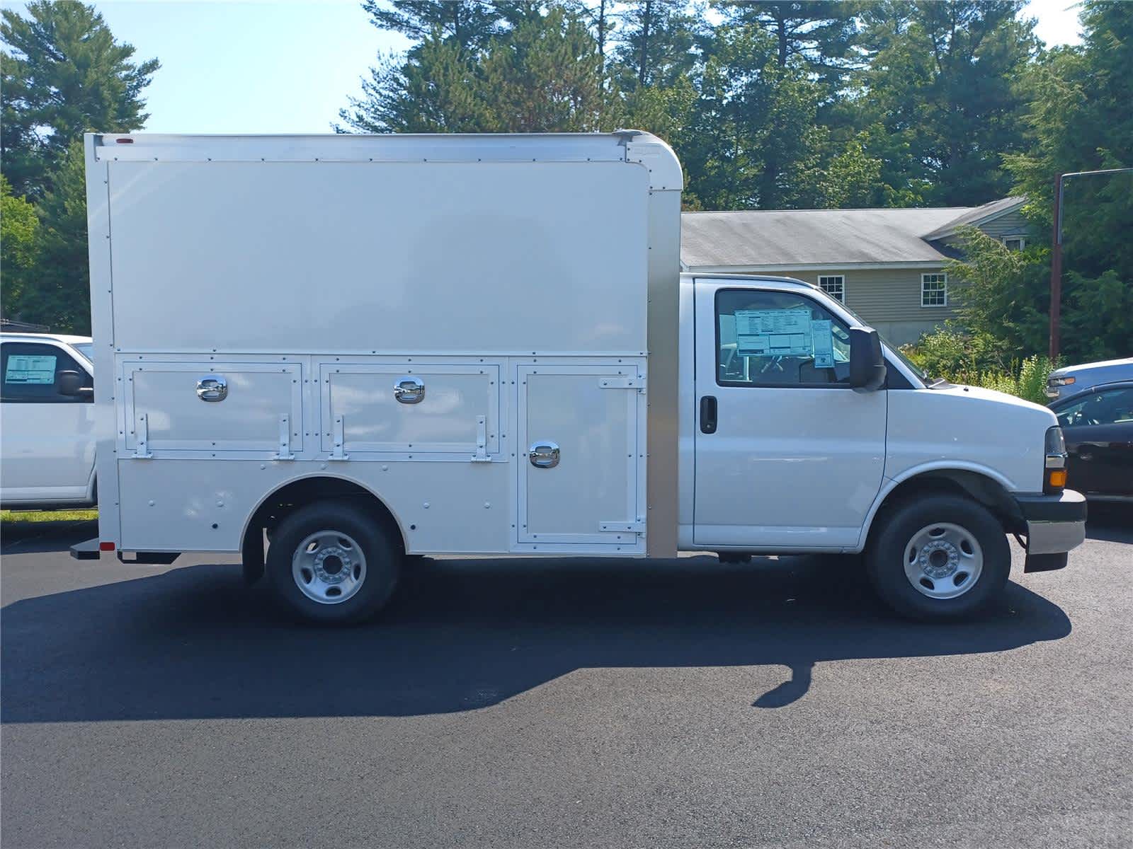 2025 Chevrolet Express Cutaway 3500 1WT