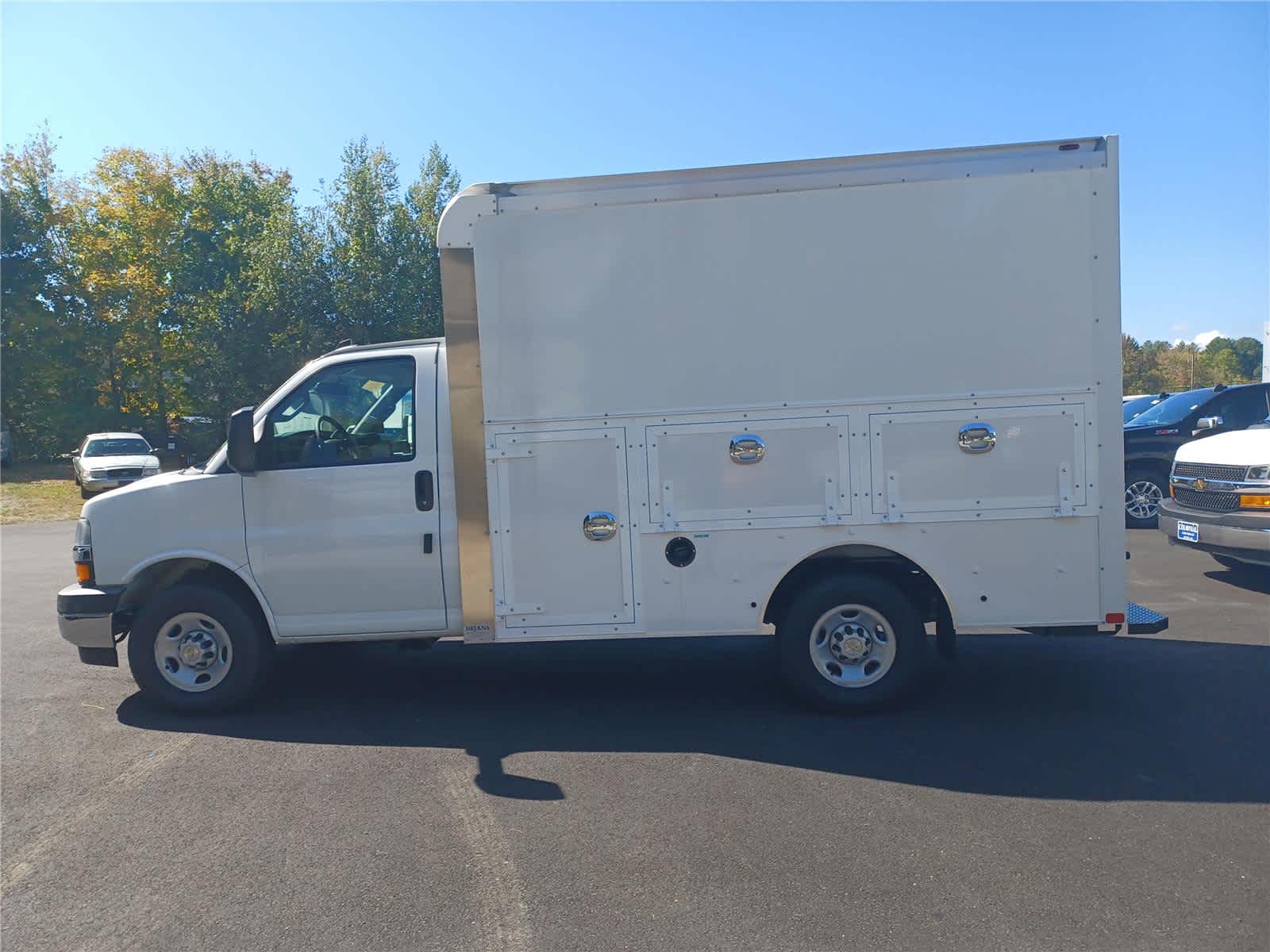 2025 Chevrolet Express Cutaway 3500 1WT
