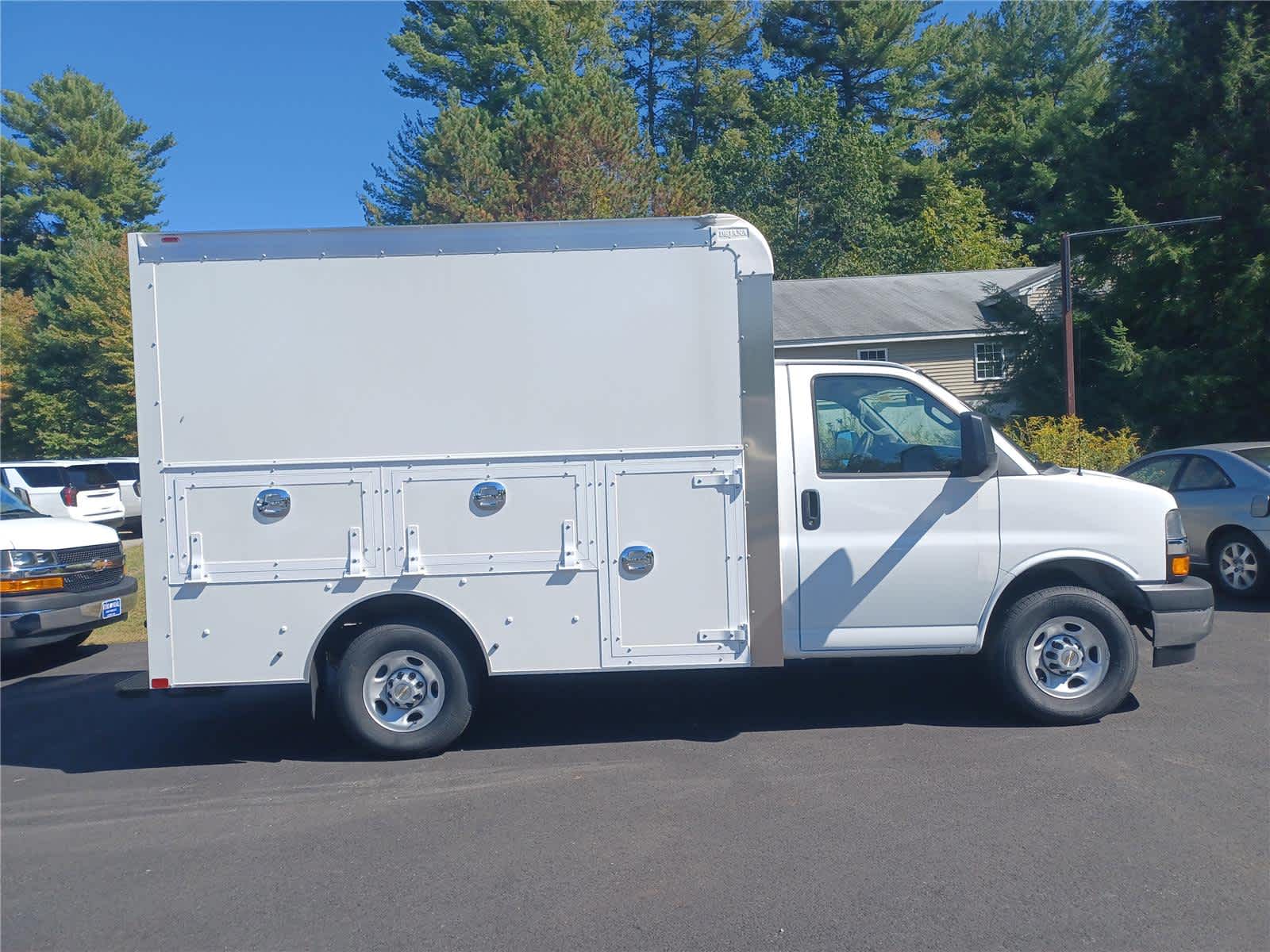 2025 Chevrolet Express Cutaway 3500 1WT