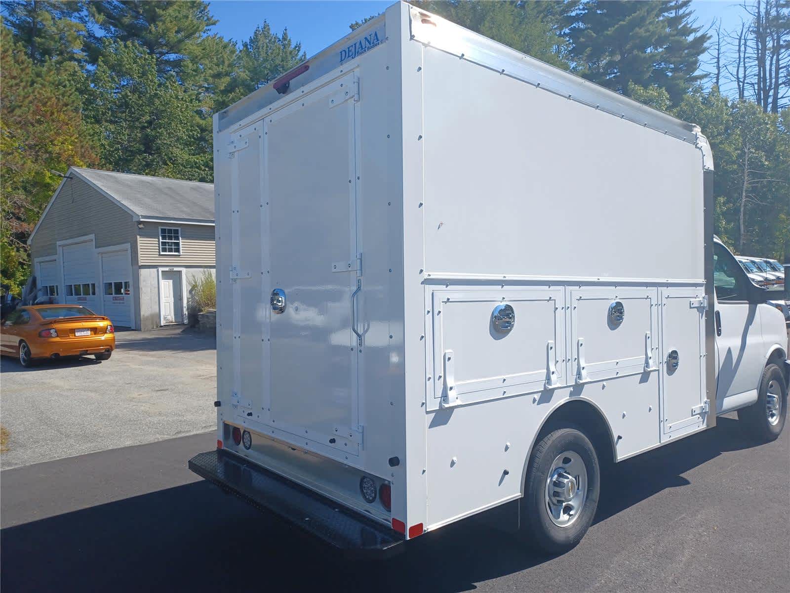 2025 Chevrolet Express Cutaway 3500 1WT