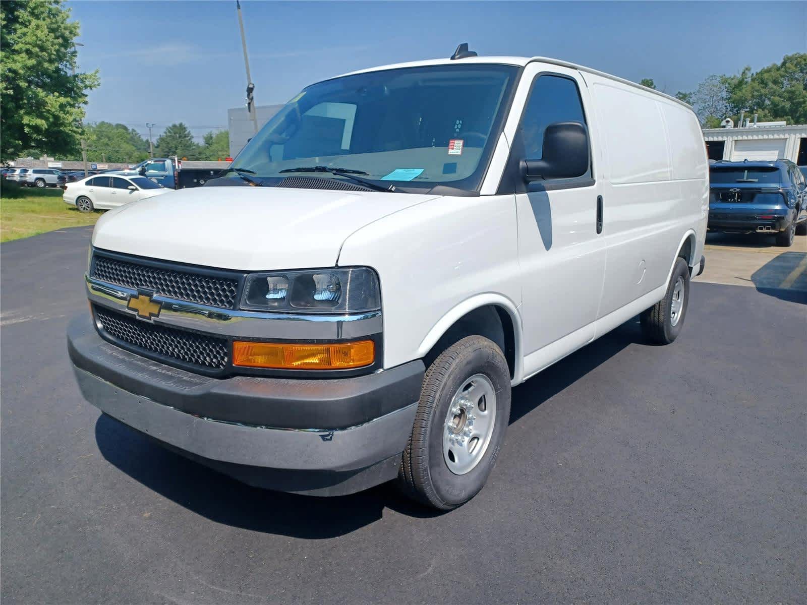 2025 Chevrolet Express Cargo 2500 WT