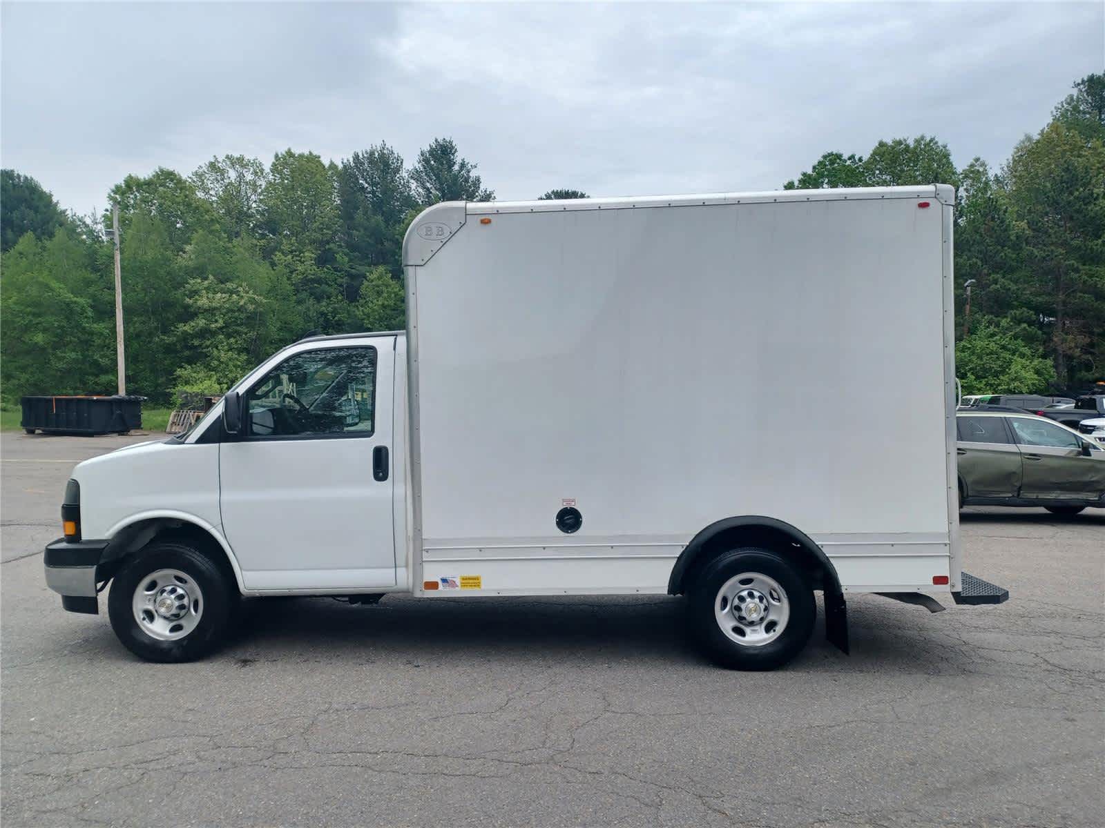 2024 Chevrolet Express Cutaway 3500 1WT