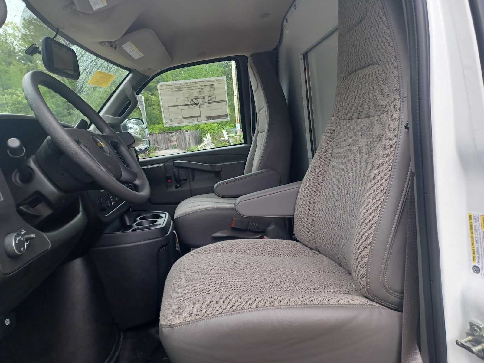 2024 Chevrolet Express Cutaway 3500 1WT