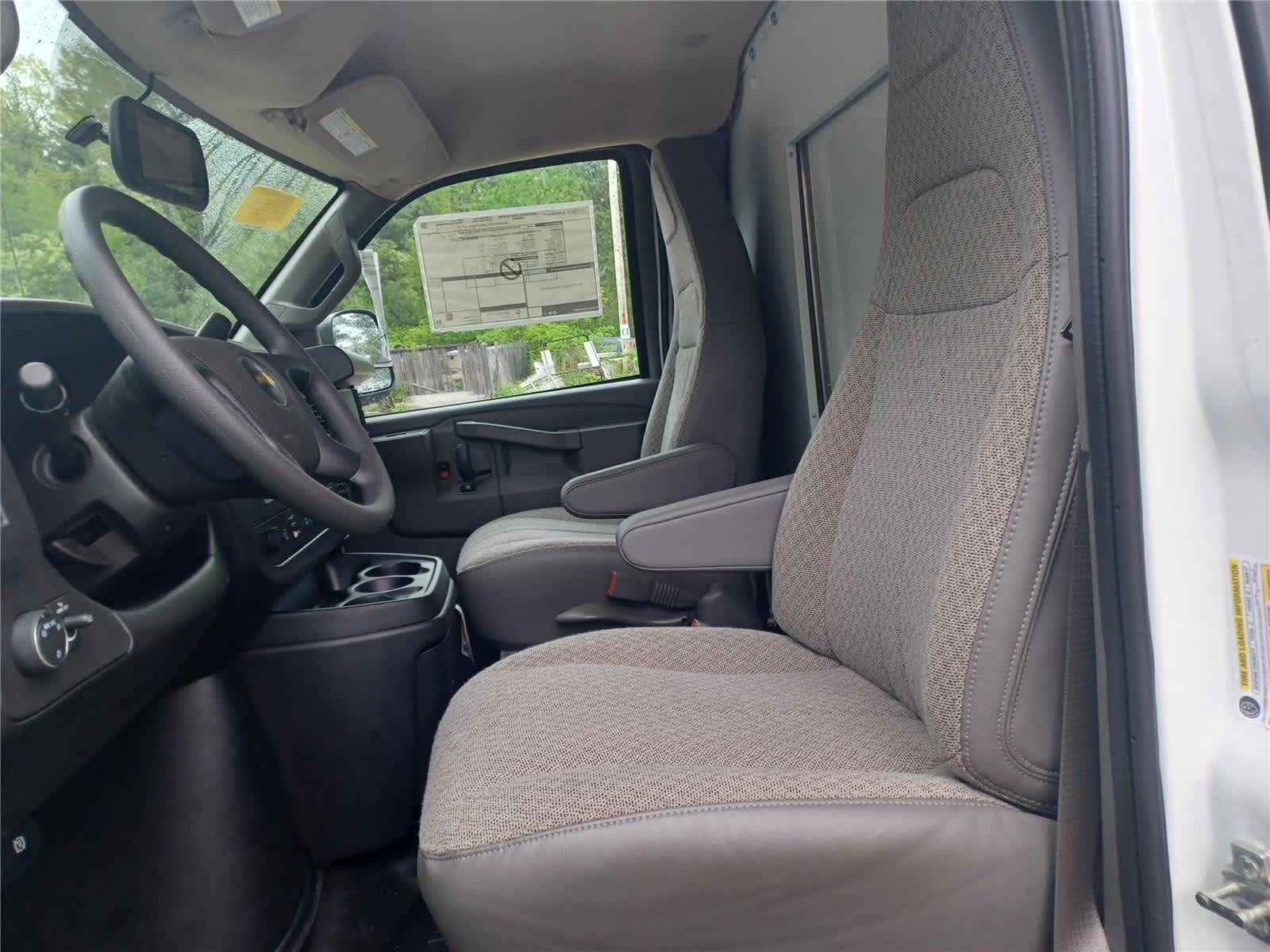 2024 Chevrolet Express Cutaway 3500 1WT